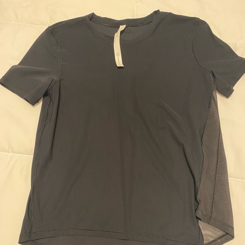 lululemon tee
